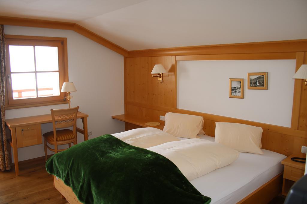 Hotel Schoene Aussicht Kartitsch Extérieur photo